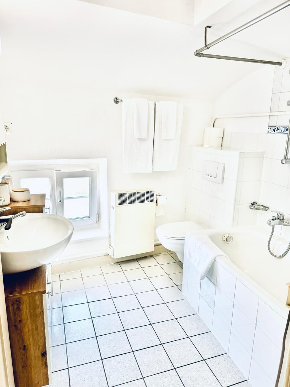 Shower, Toilet, Bathroom, Bath, towels