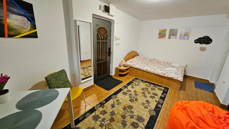 Ultracentral Lozonschi Apartament Parter Apartment in Moldova