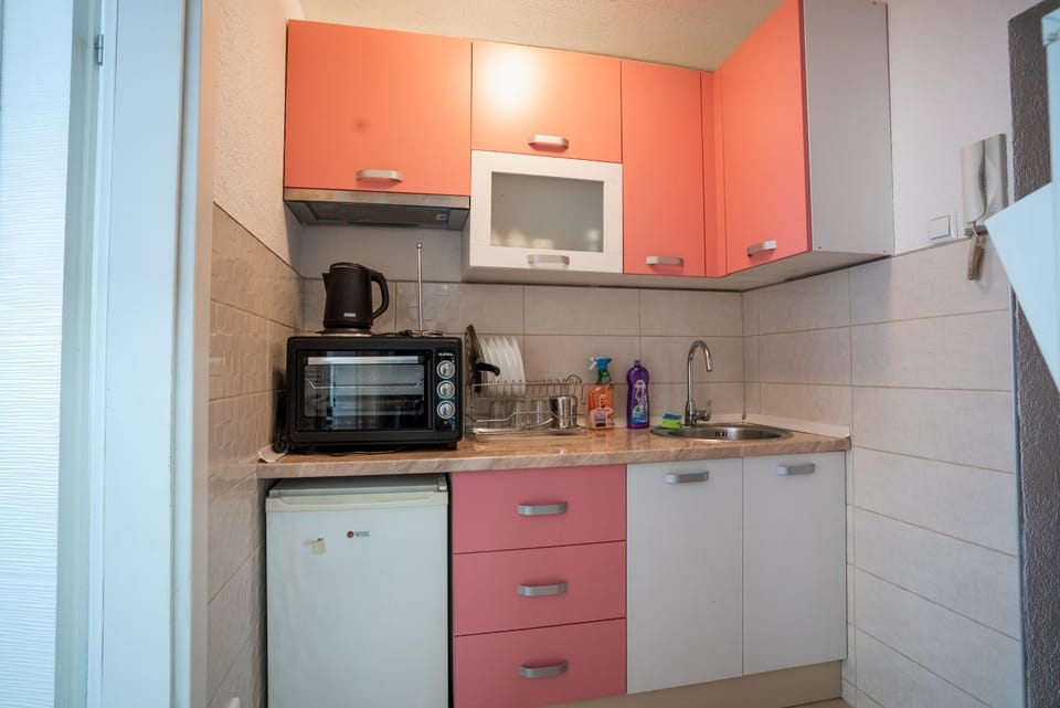 Coffee/tea facilities, Kitchen or kitchenette, oven