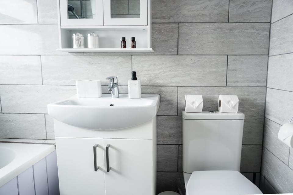 Toilet, Bathroom, towels