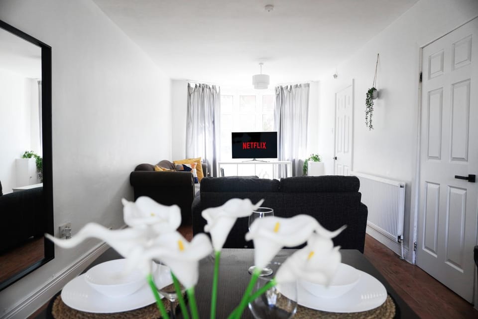 TV and multimedia, Living room, Seating area, Dining area, Evening entertainment