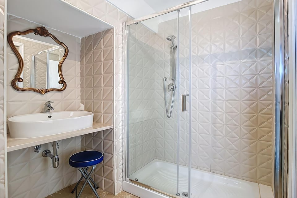 Bathroom, Living room