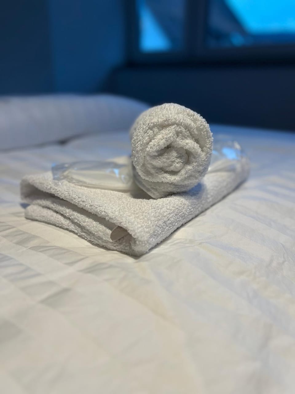 Bed, towels
