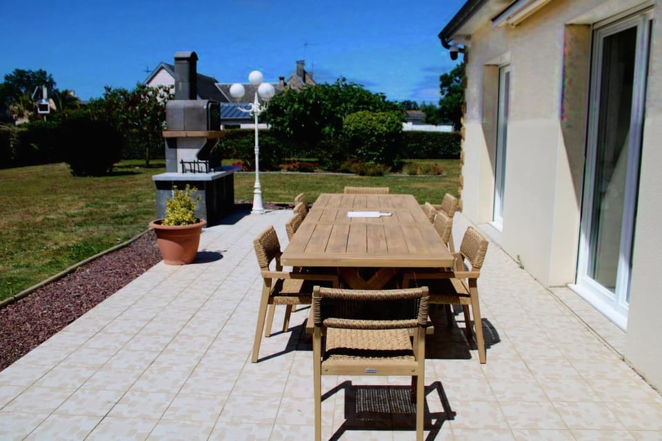 Property building, Patio, Patio, Garden, Breakfast