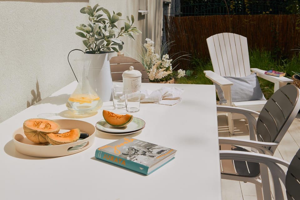 Garden, Garden, Seating area