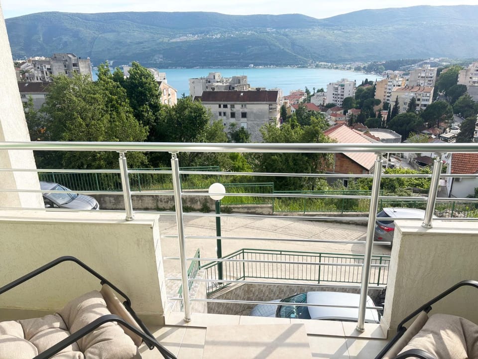 Natural landscape, Balcony/Terrace, Sea view