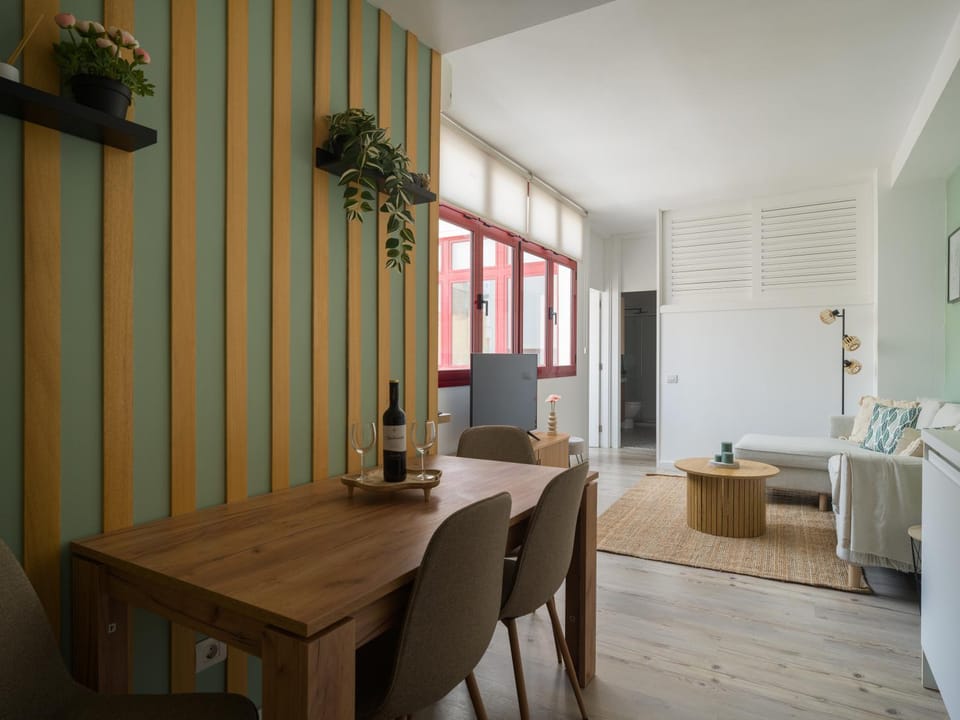 TV and multimedia, Living room, Seating area, Dining area
