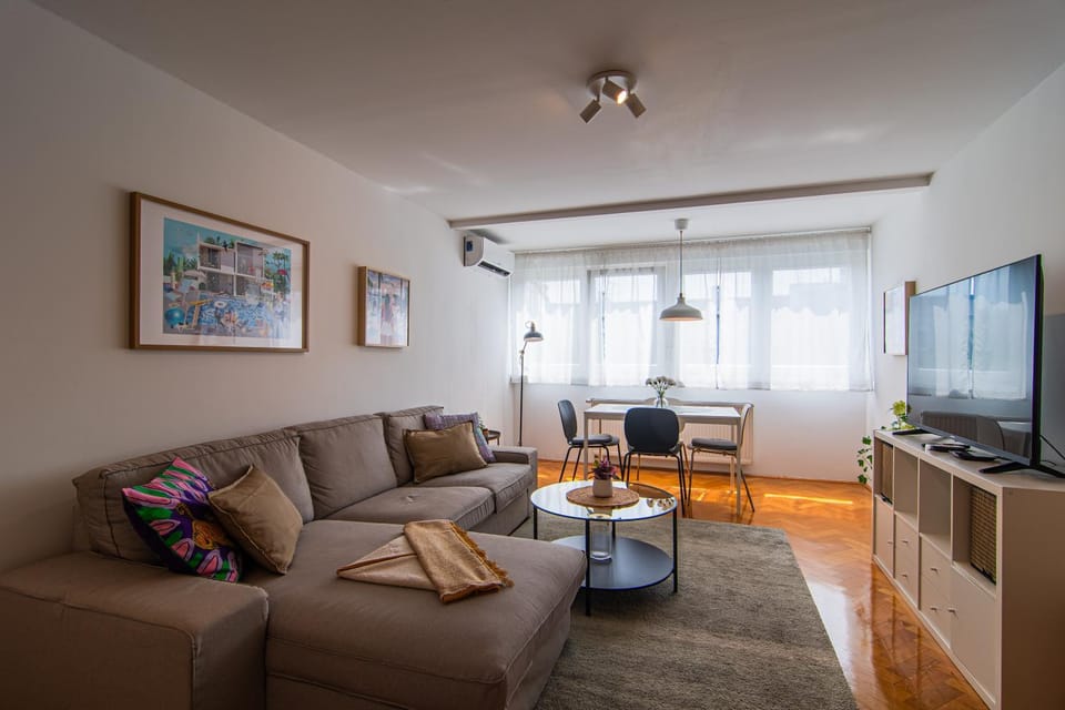 TV and multimedia, View (from property/room), Living room, Seating area, Dining area, Evening entertainment, heating, air conditioner