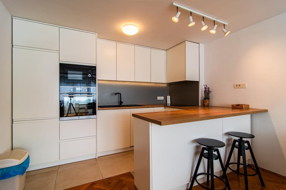 Kitchen or kitchenette, Seating area, dishwasher, heating, internet, minibar, oven, stove, kitchen