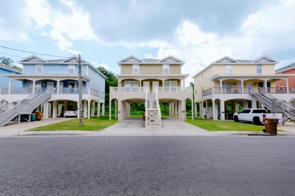 Property building, Day, Street view