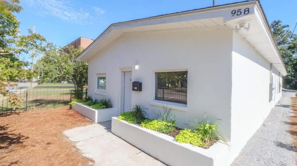 Property building, Spring, Day, Garden
