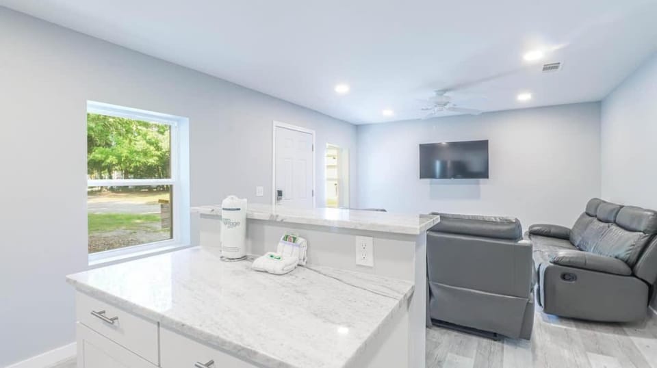 Kitchen or kitchenette, kitchen