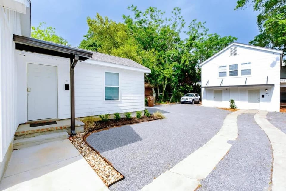 Property building, Day, Parking