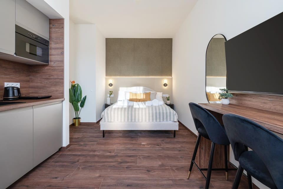 Bed, Kitchen or kitchenette, Living room, Dining area