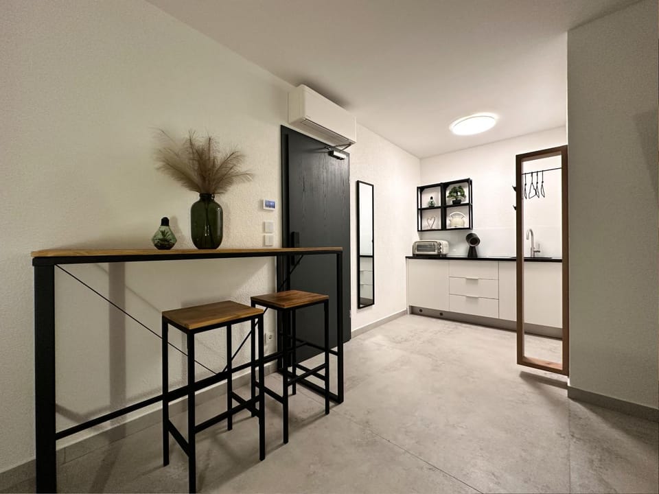 Kitchen or kitchenette, oven