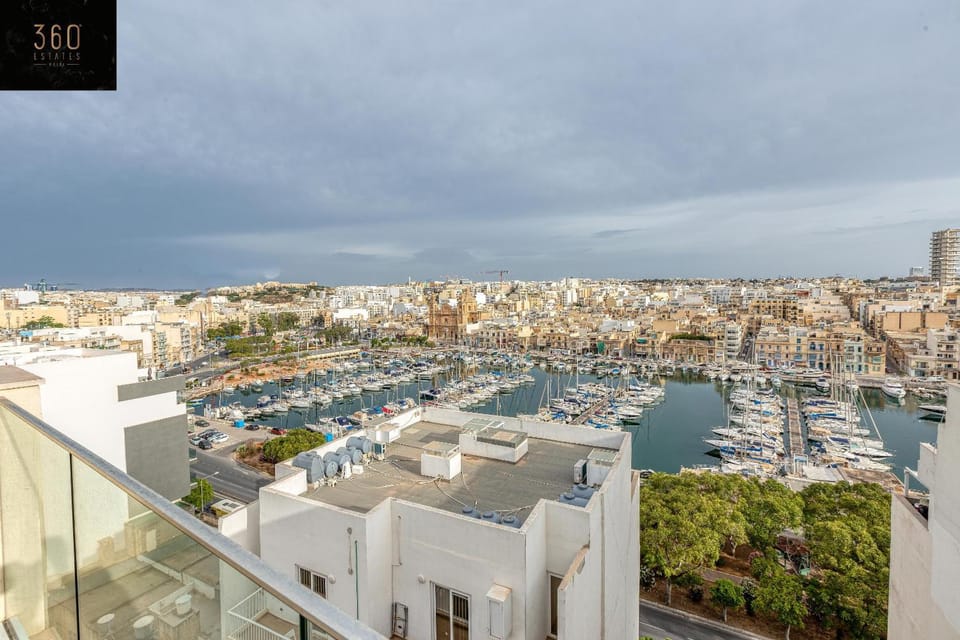 Property building, Nearby landmark, Activities, Bird's eye view, City view, River view, Sea view