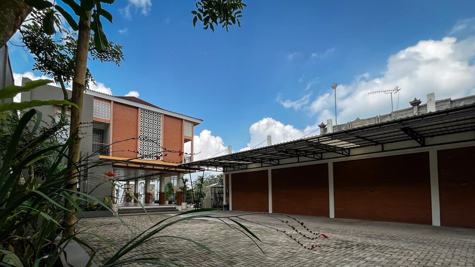 Area and facilities, Parking