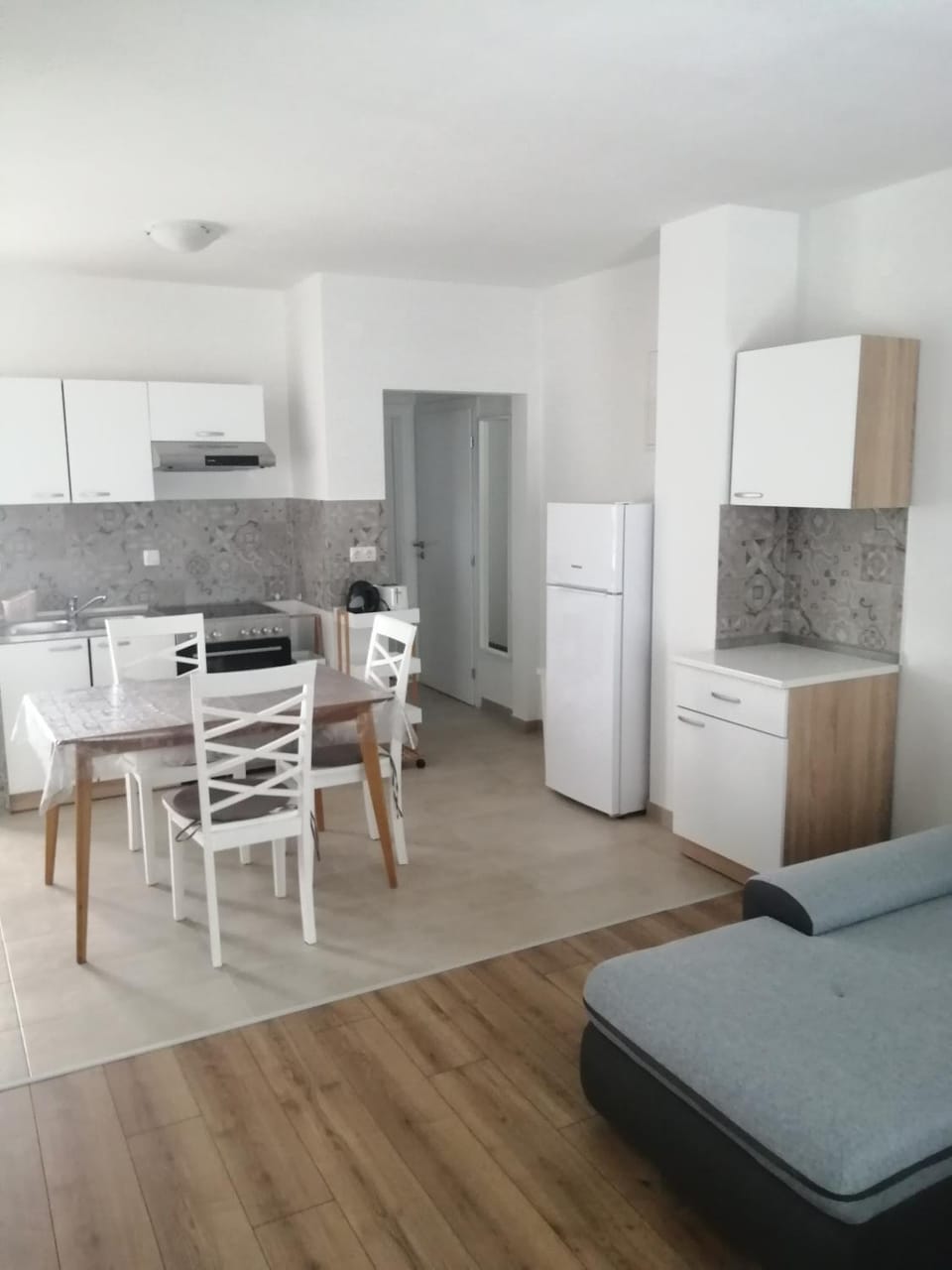 Kitchen or kitchenette, Dining area