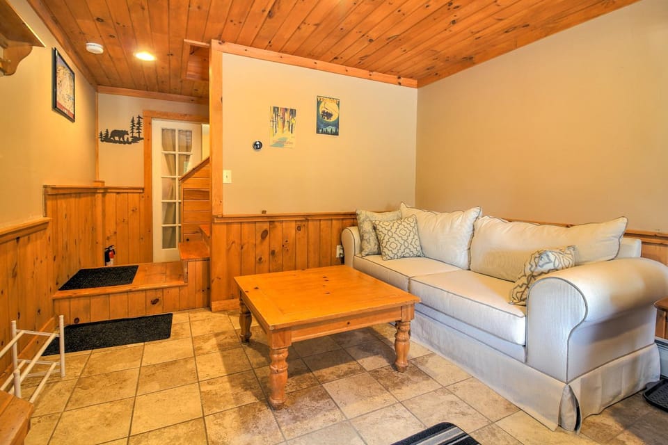 Mt Snow Home with Privacy Hot Tub Firepit House in Wardsboro