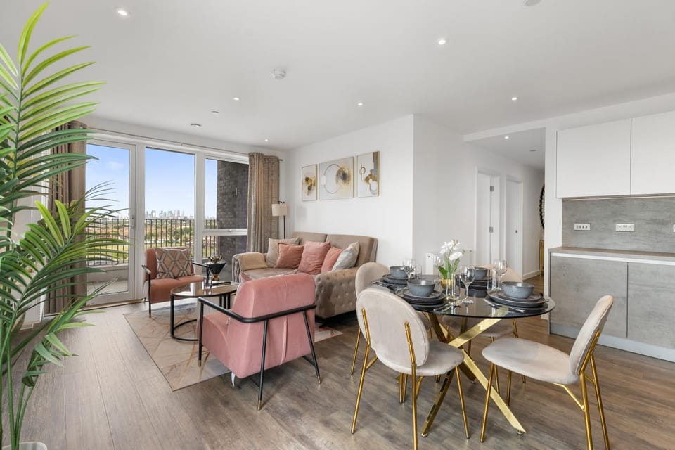 Living room, Dining area