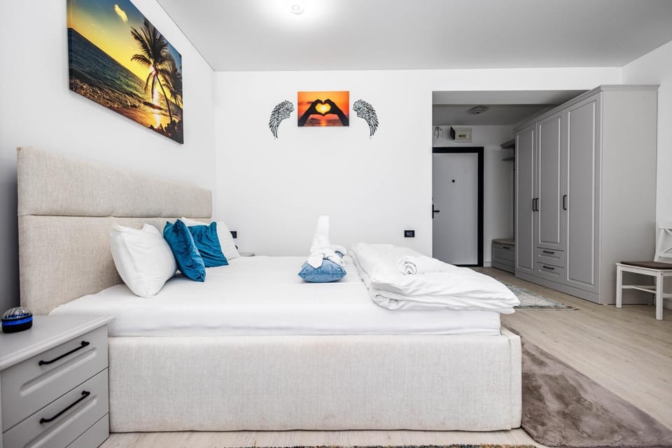 Bed, Photo of the whole room, Bedroom, towels, wardrobe