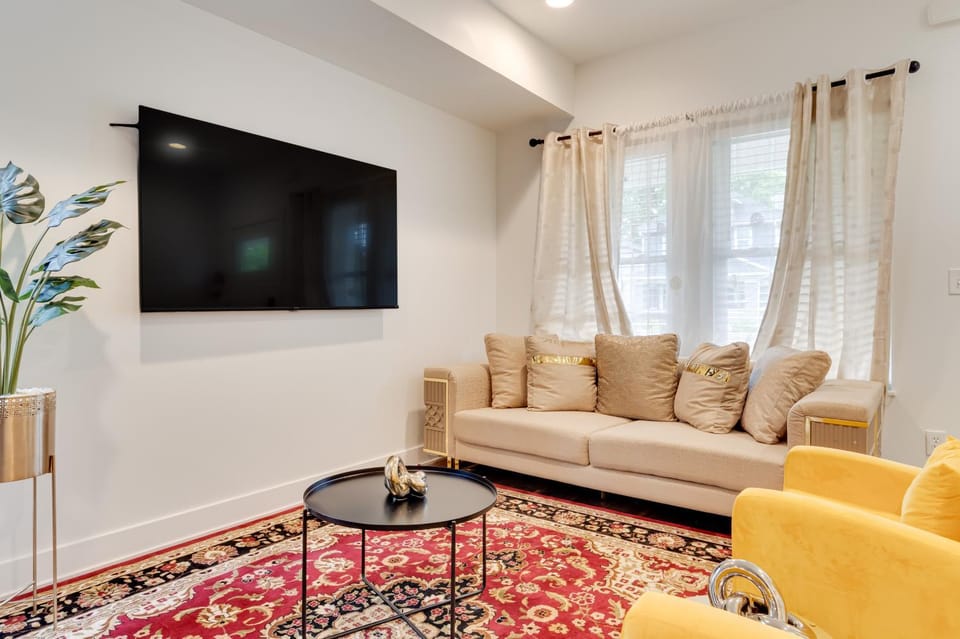 Walk to Parks: Dog-Friendly Gem in Indianapolis! House in Indianapolis