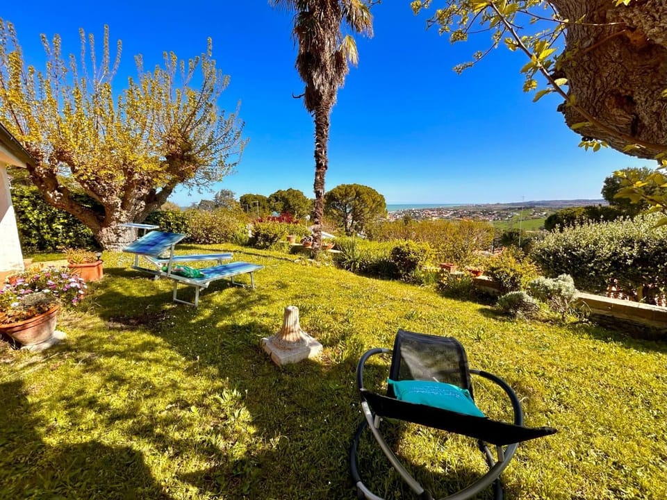 Villa Margherita con vista mare, wi fi, parcheggio e spiaggia privata House in Marche