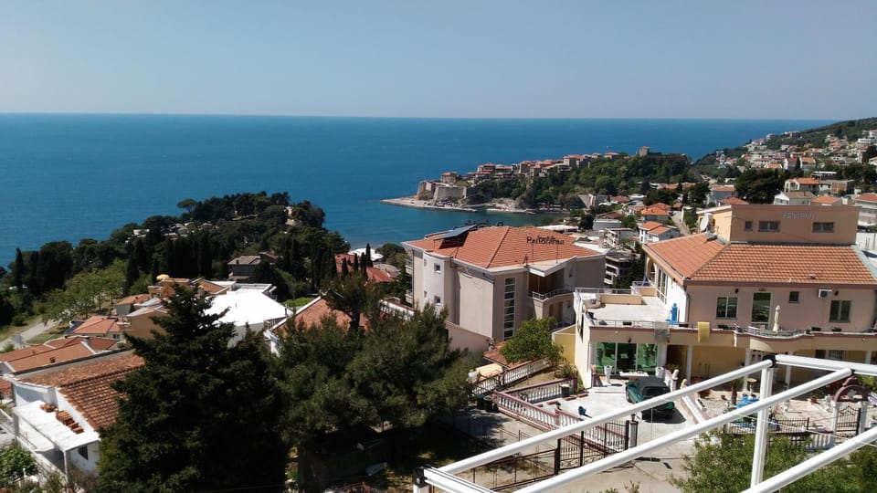 Spring, Off site, Day, Neighbourhood, Balcony/Terrace, Balcony/Terrace, Beach, Beach, City view, Sea view