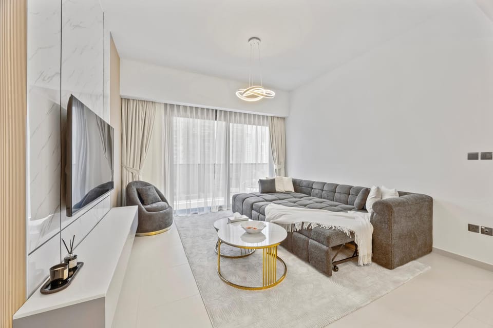 Property building, Restaurant/places to eat, Living room, Swimming pool, Breakfast