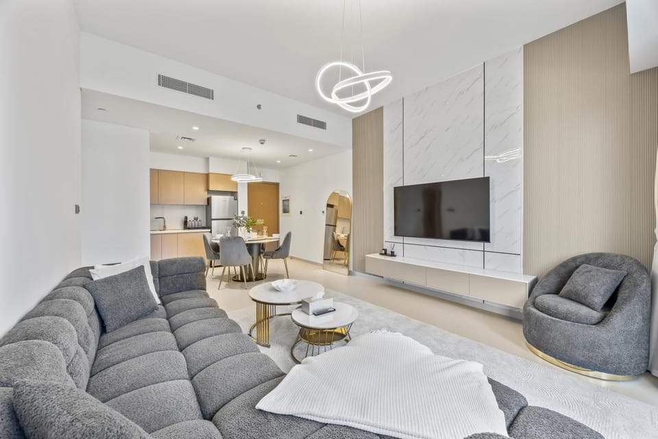 Property building, Restaurant/places to eat, Living room, Swimming pool, Breakfast