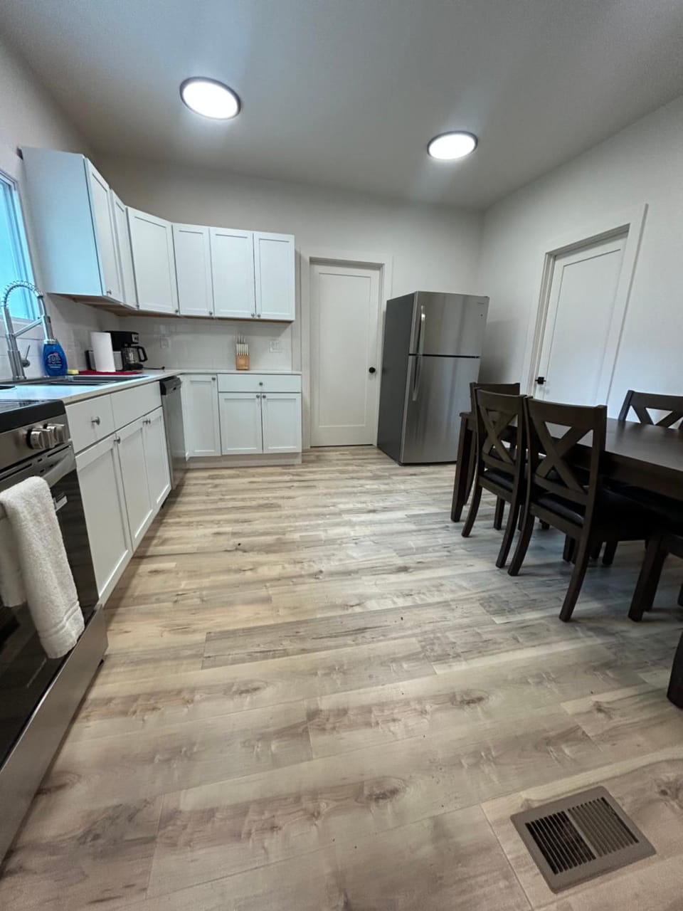 Short Walk to the Falls Newly Renovated 4 Bedroom House in Niagara Falls