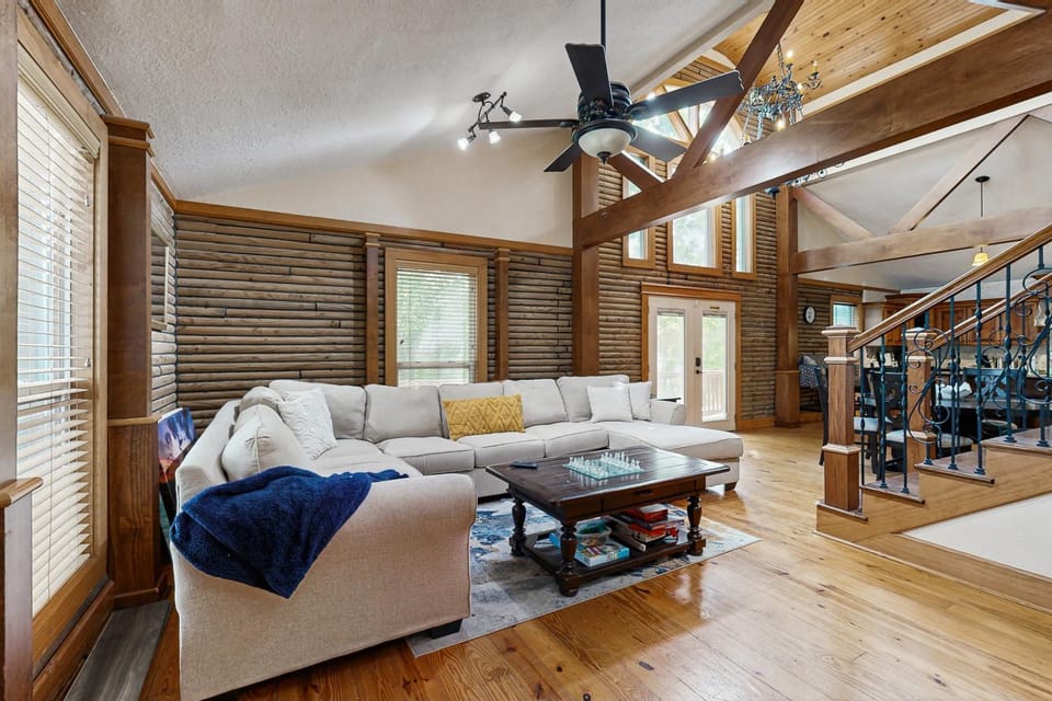 Bacliff Family Getaway with Game Room and Private Pool House in Bacliff