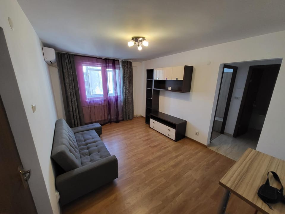 Communal lounge/ TV room, TV and multimedia, Living room, Seating area, Evening entertainment