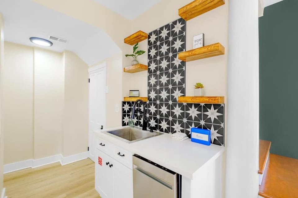 Kitchen or kitchenette, kitchen