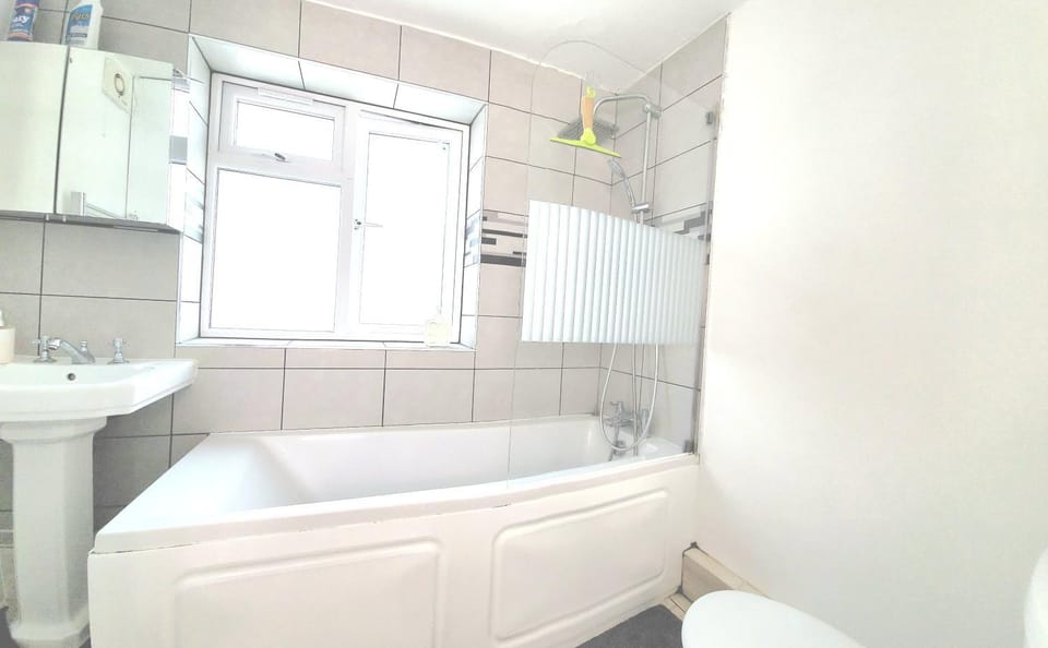 Shower, Toilet, Bathroom, Bath