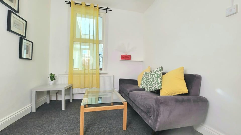 Communal lounge/ TV room, Living room, Seating area