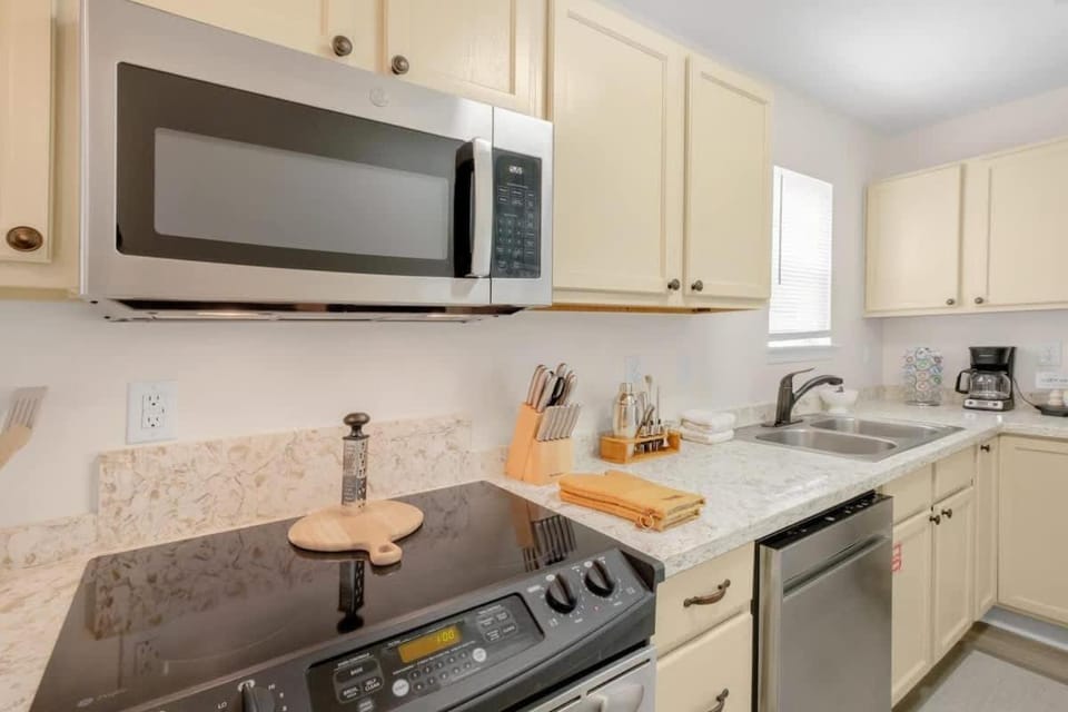 Kitchen or kitchenette, kitchen