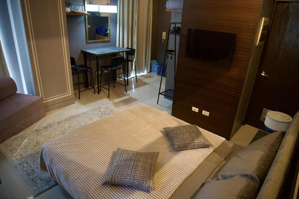 Bed, TV and multimedia, Photo of the whole room, Seating area, Dining area, wardrobe