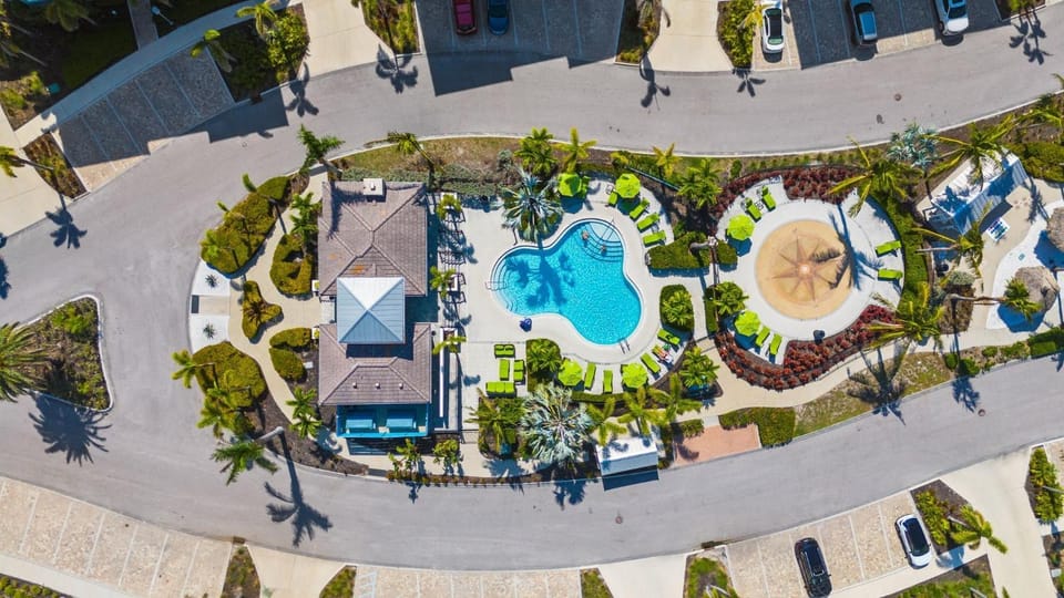 Penthouse Retreat! Coastal Condo 1 mile to AMI & Beaches! Apartment in Bradenton