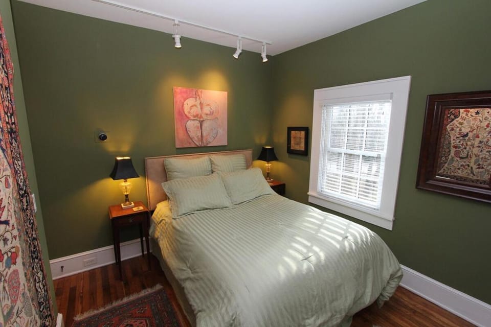Corner Cottage House in Historic Montford