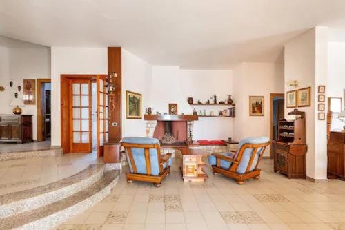 Living room, Seating area, fireplace