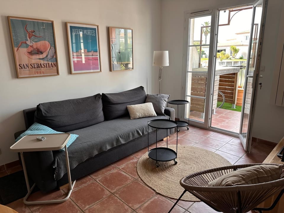 Patio, Living room