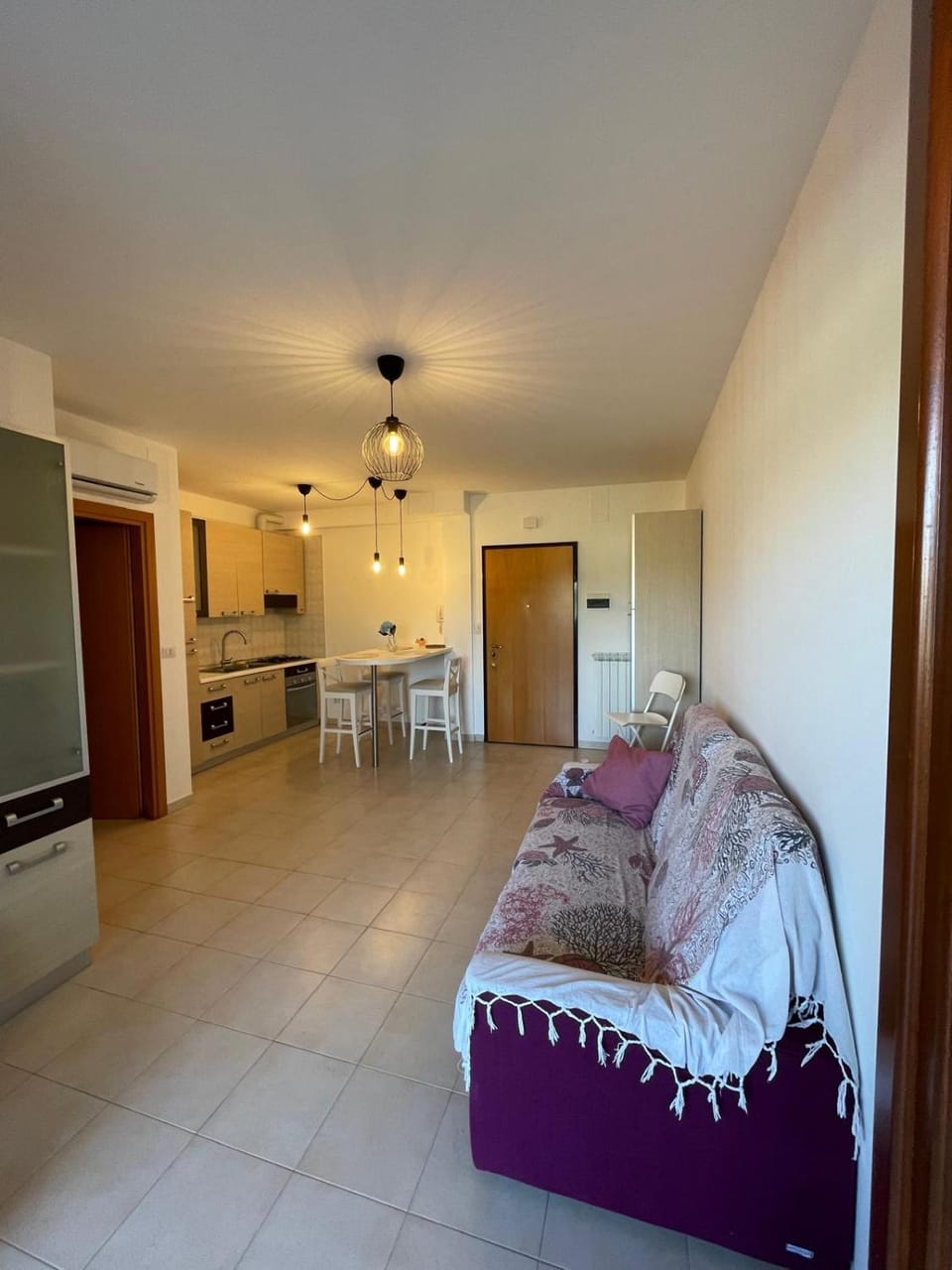 Kitchen or kitchenette, Living room, Seating area, Dining area, stove