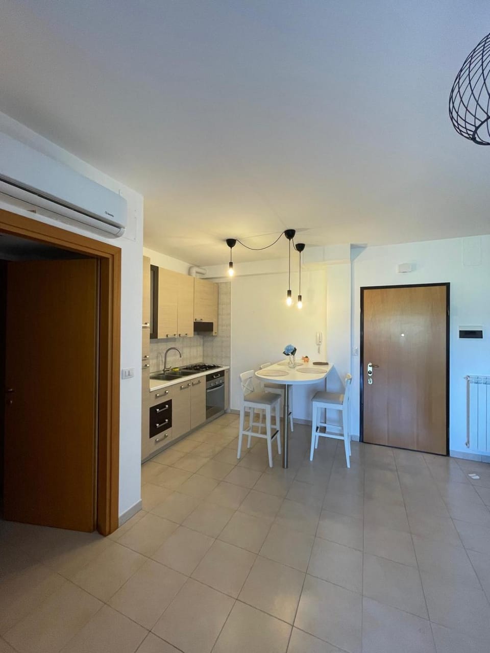 Kitchen or kitchenette, Dining area, oven, stove