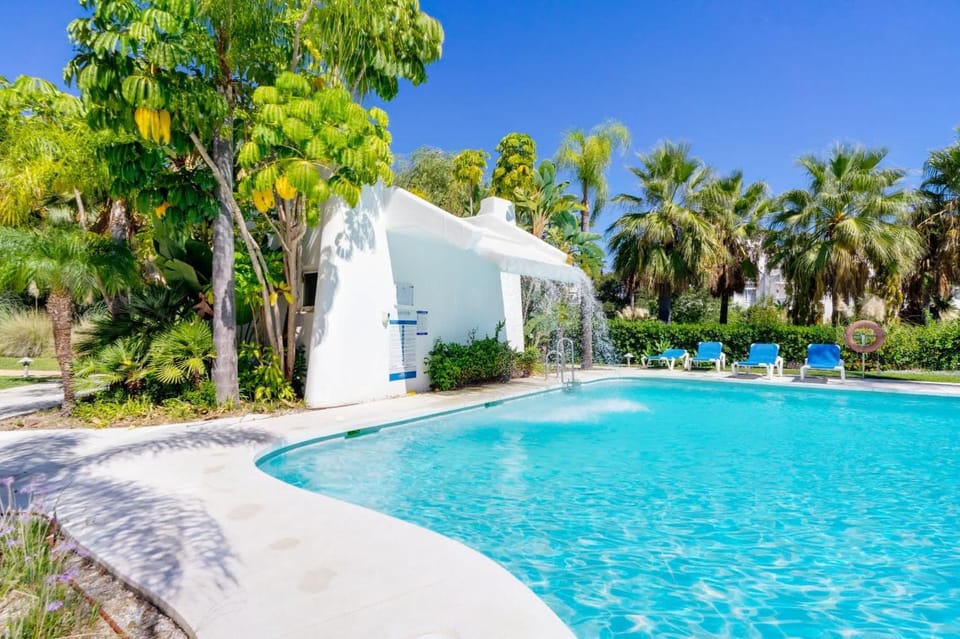 The Lagoon Apartment- Free Lagoon Access Apartment in Costa del Sol