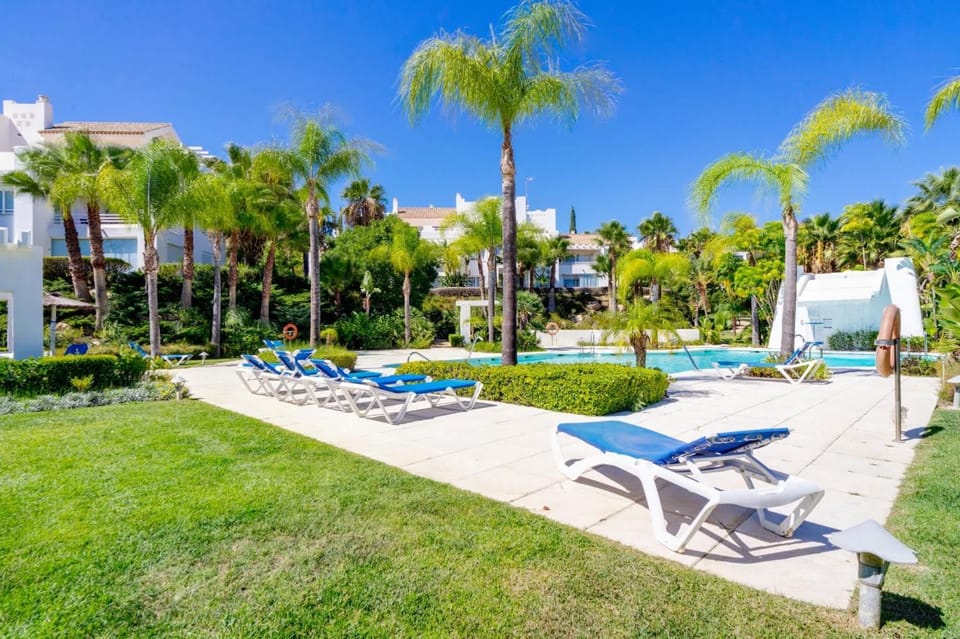 The Lagoon Apartment- Free Lagoon Access Apartment in Costa del Sol
