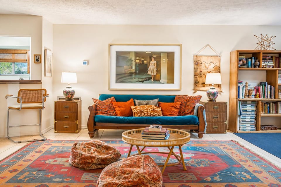 Living room, Decorative detail, Seating area