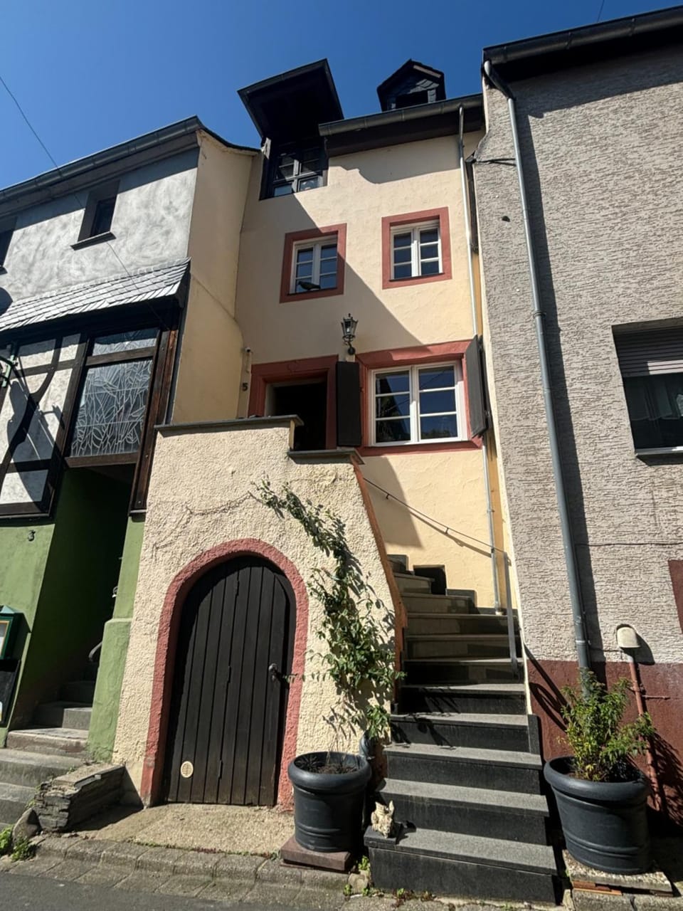 Property building, Day