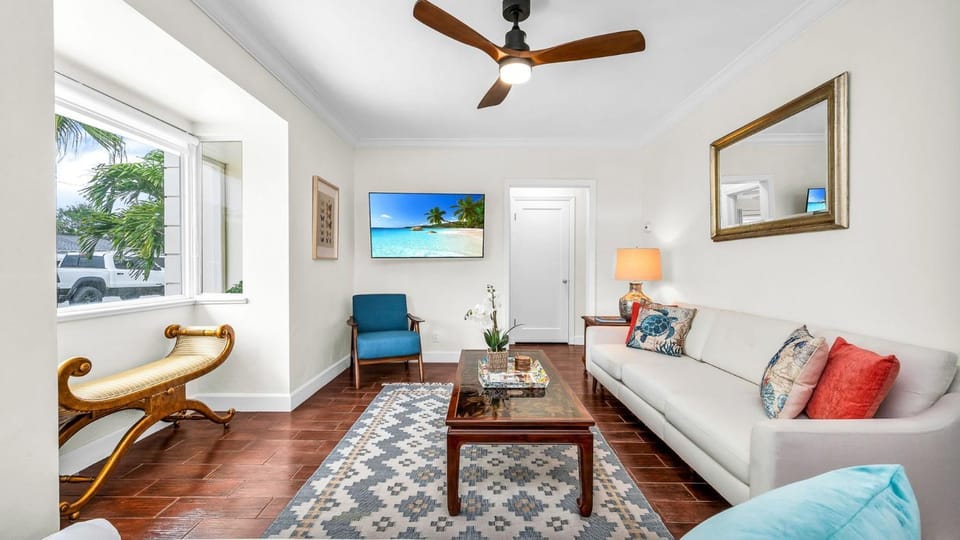 Palm Beach Retreat Salt Pool I Outdoor Dine & BBQ Villa in West Palm Beach