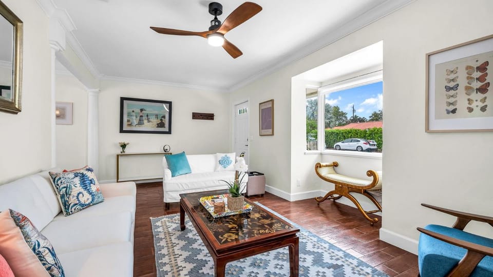 Palm Beach Retreat Salt Pool I Outdoor Dine & BBQ Villa in West Palm Beach